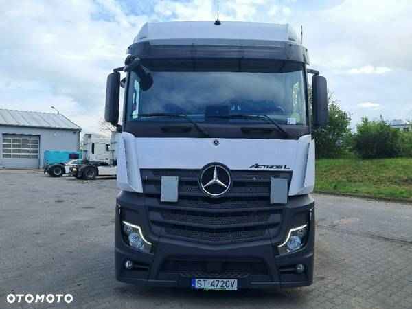 Mercedes-Benz Actros - 3