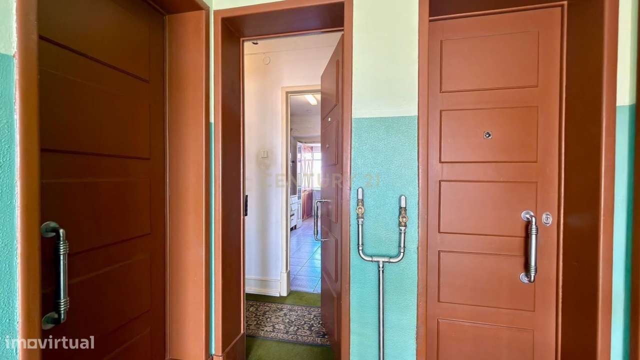 Apartamento T2 para Remodelação, Centro de Almada-20