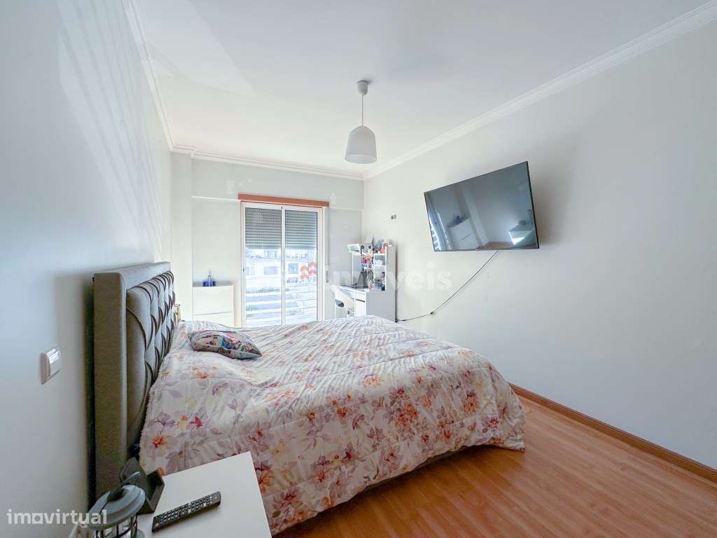 Apartamento T3 c/ Garagem, Sótão e 2 Varandas - Santarém-45