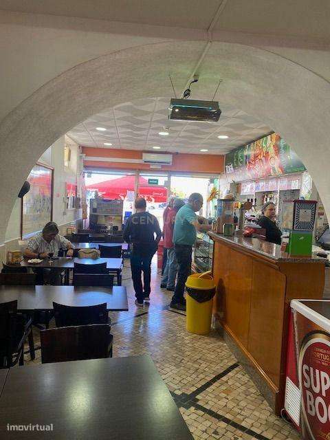 Prédio com restaurante em funcionamento em Cacilhas – 160 m² junto ao - Grande imagem: 4/19