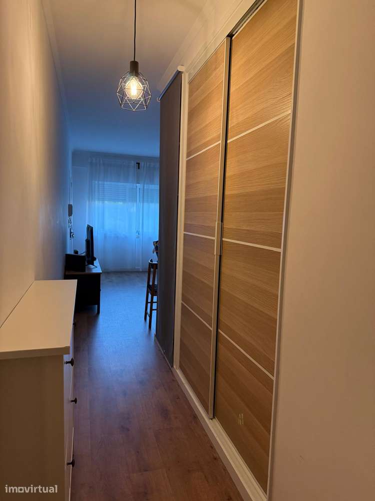 Apto T1 RENOVADO, EQUIPADO e MOBILADO, elevador, ótima localização - Grande imagem: 5/10