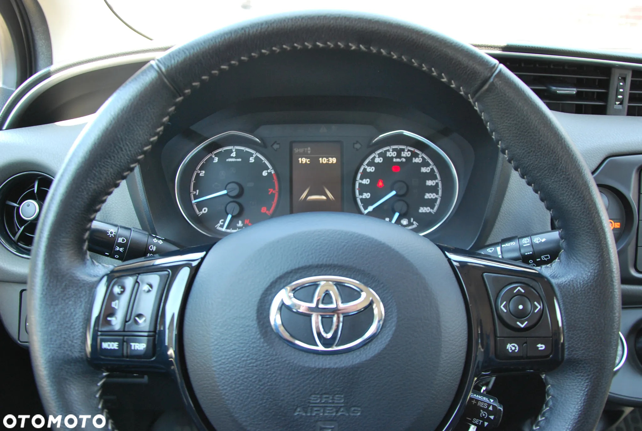 Toyota Yaris 1.5 Premium - 16