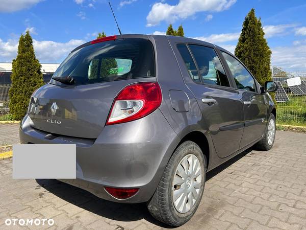 Renault Clio 1.2 16V Alize - 14