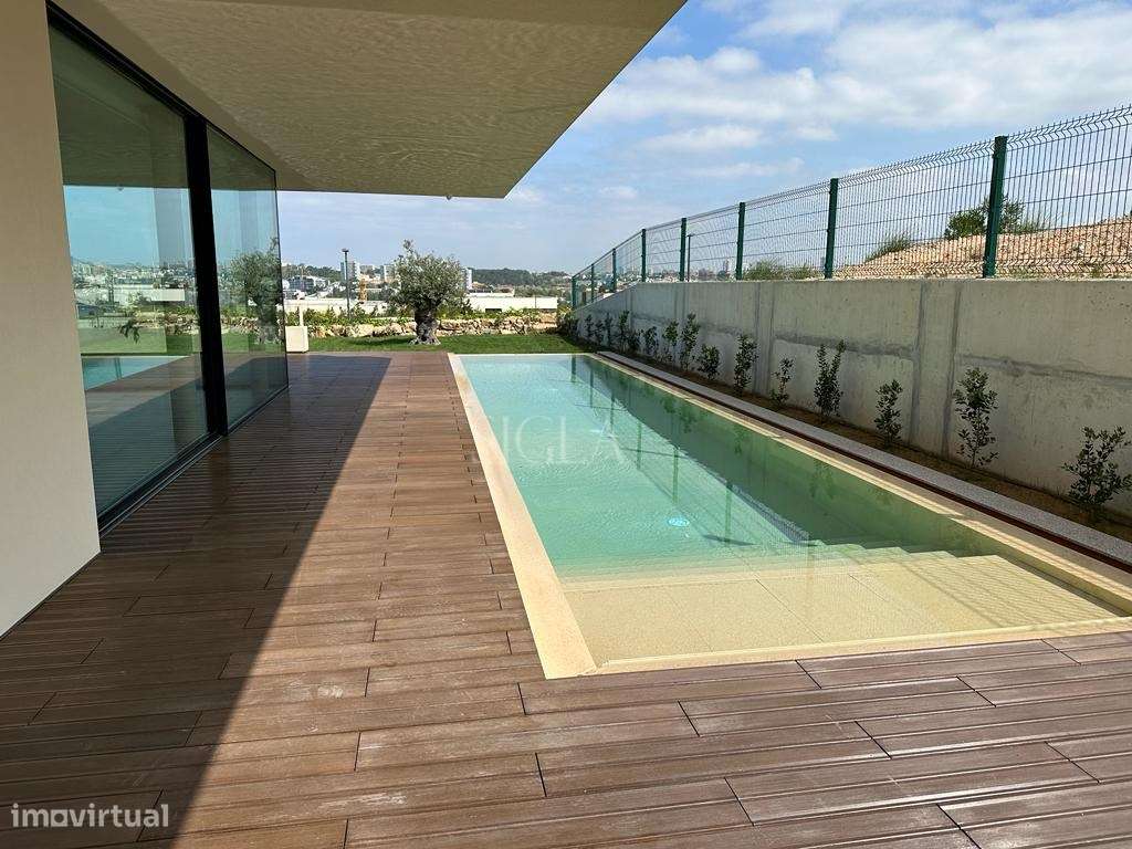 Moradia com Piscina e Vistas de Rio - Grande imagem: 4/39