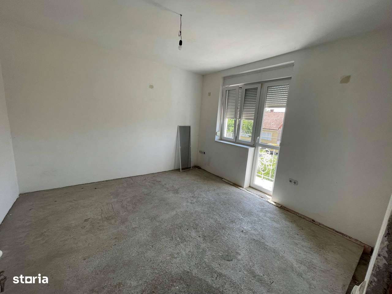 Exclusivitate ! Ideal investitite ! 2 case + 10 ari teren , str. Dara-19