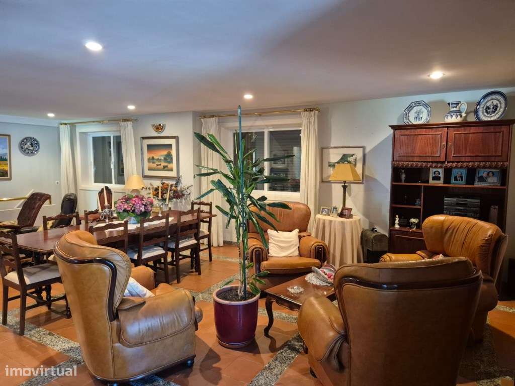 Moradia T4 com jardim-27