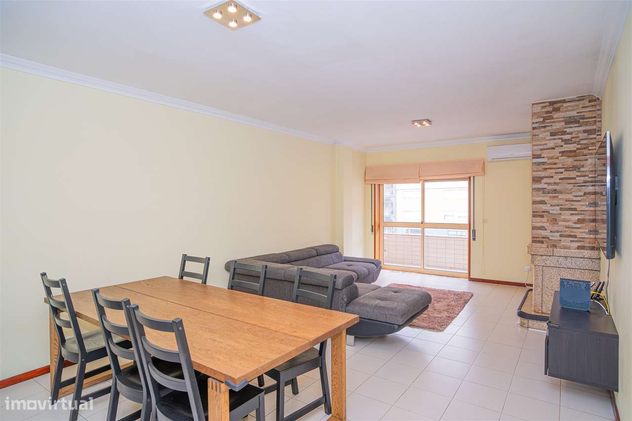 Apartamento T4 em Barcelos – Espaço, Conforto e Excelente Varanda!-6