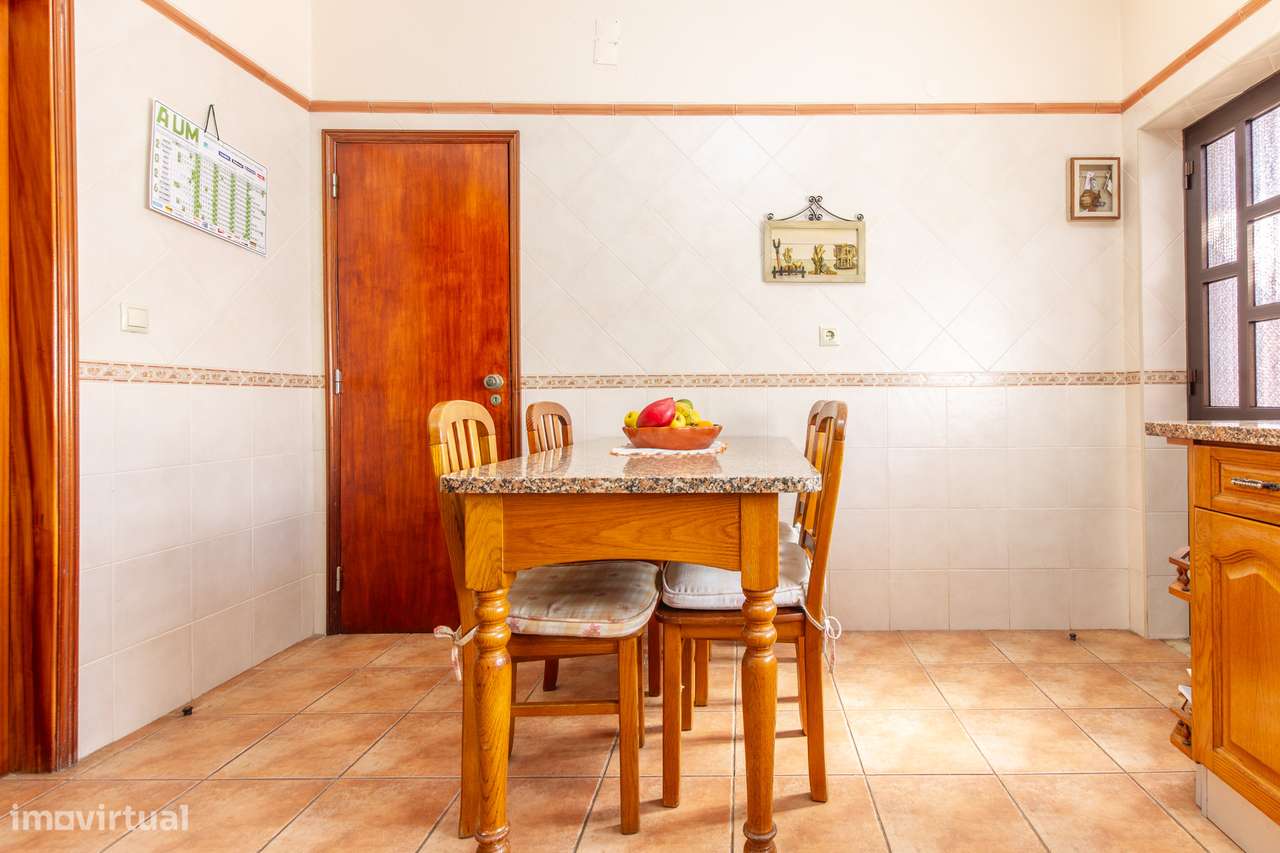 Moradia T5 isolada com jardim e terraço em Quinta do Conde-39