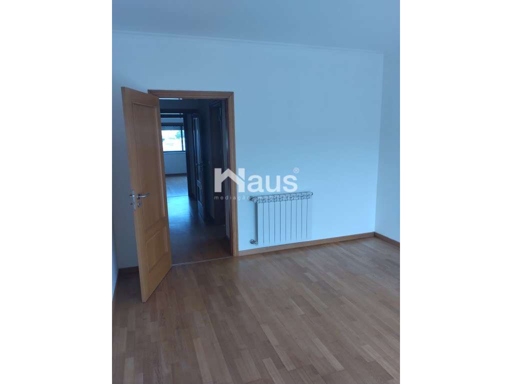 T3 com parqueamento e arrecadação-24