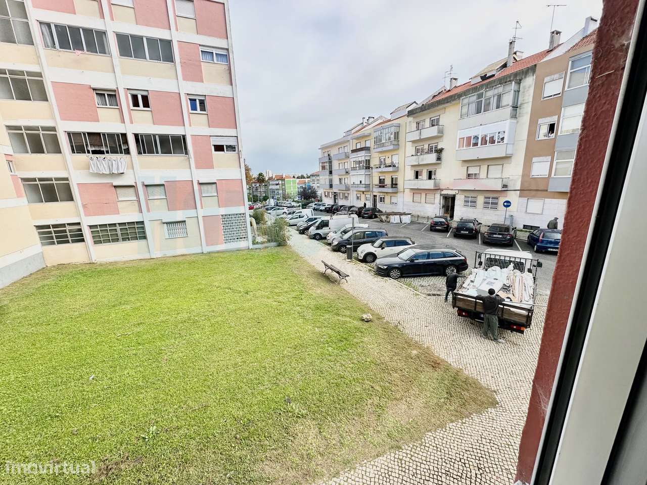 Apartamento T4 Remodelado e Mobilado Charquinho, Benfica-37