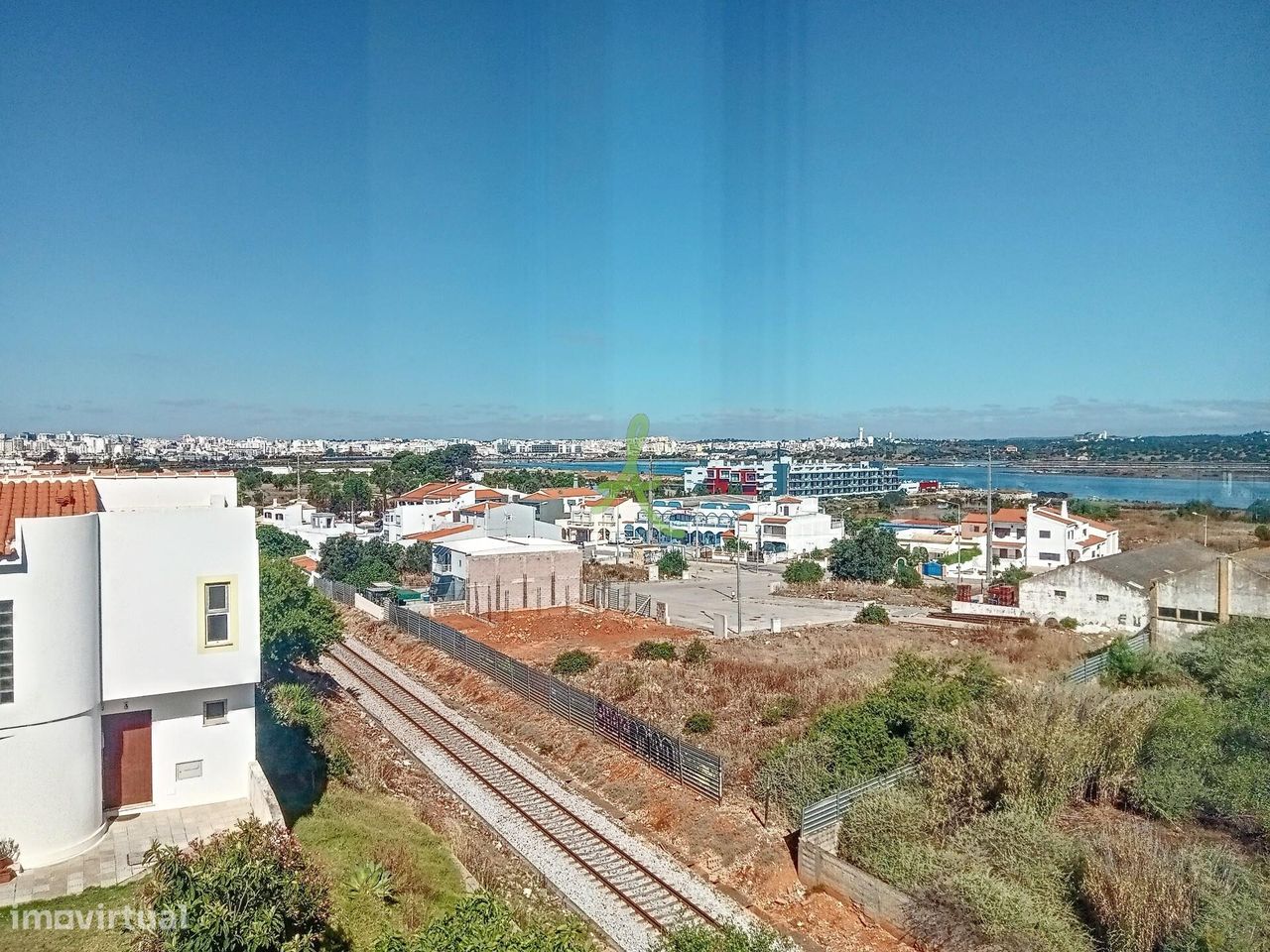 Apartamento T2 remodelado em prédio  s/ elevador