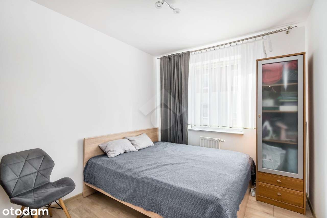 Dwupokojowe mieszkanie z balkonem i osobną kuchnią-0