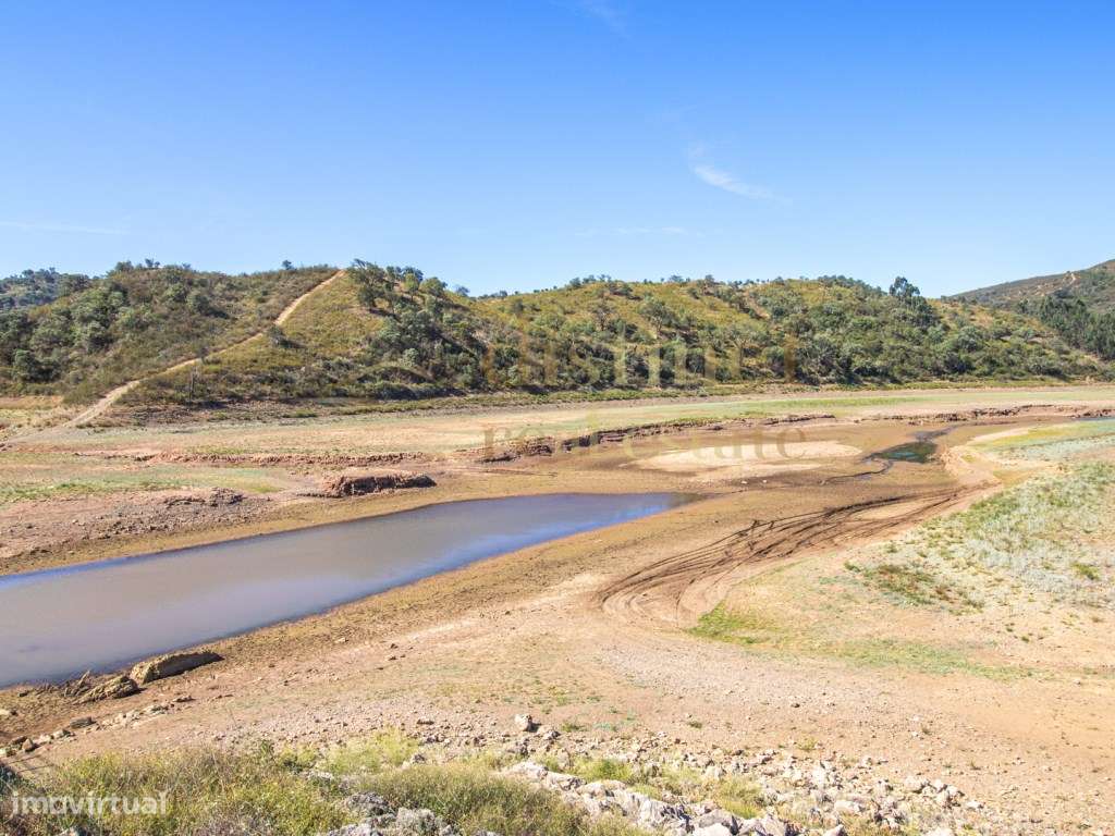 Terreno de 11 ha com viabilidade de construção - Grande imagem: 4/24