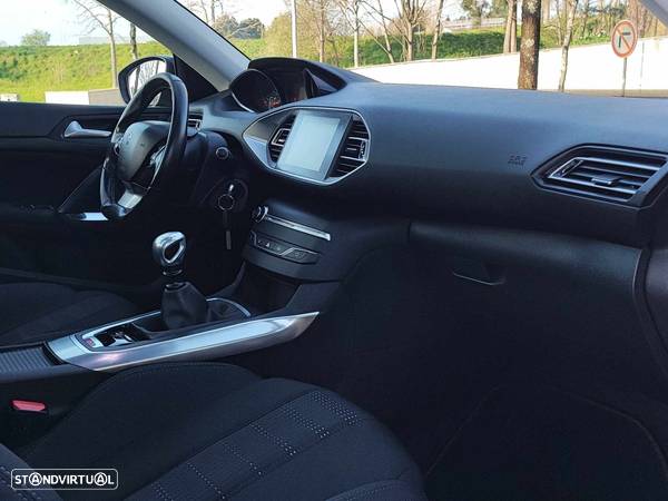 Peugeot 308 1.6 BlueHDi Allure J17 - 35