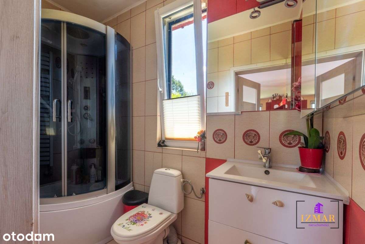 Funkcjonalny dom z 2 garażami i ogrodem-10