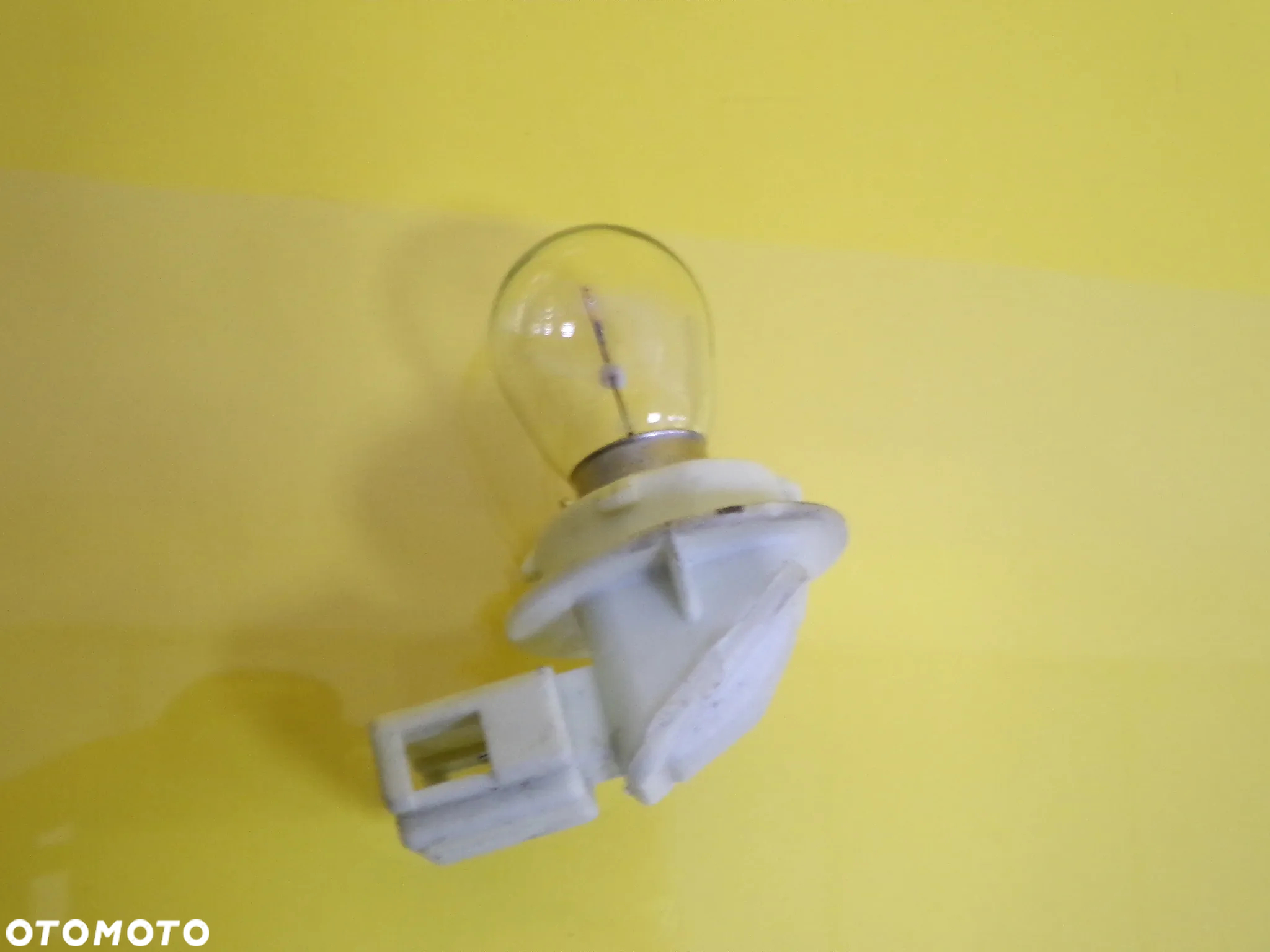 WKŁAD LAMPY  OPRAWKA ŻARÓWKI PRAWY TYŁ VOLKSWAGEN GOLF V NR725 - 2