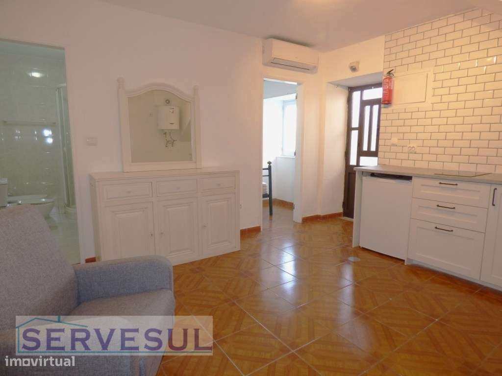 Casa Tradicional, com dois pisos, 4 quartos, dividida em duas habit...-25