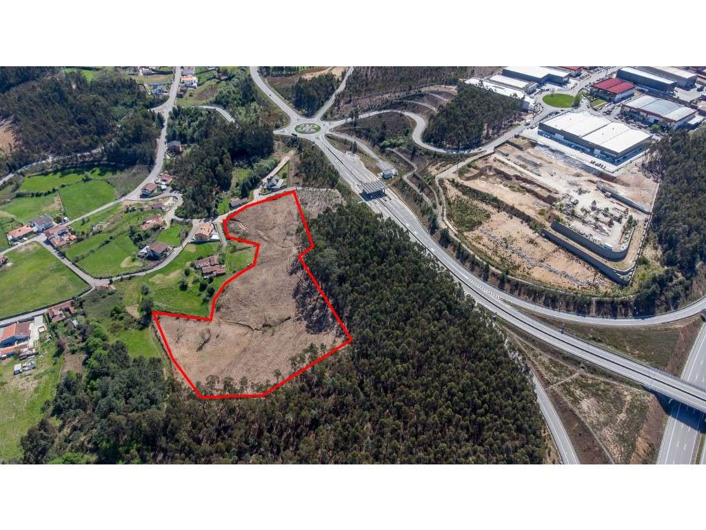 Terreno com 18414m² para construção pavilhões industriais junto à A...-9