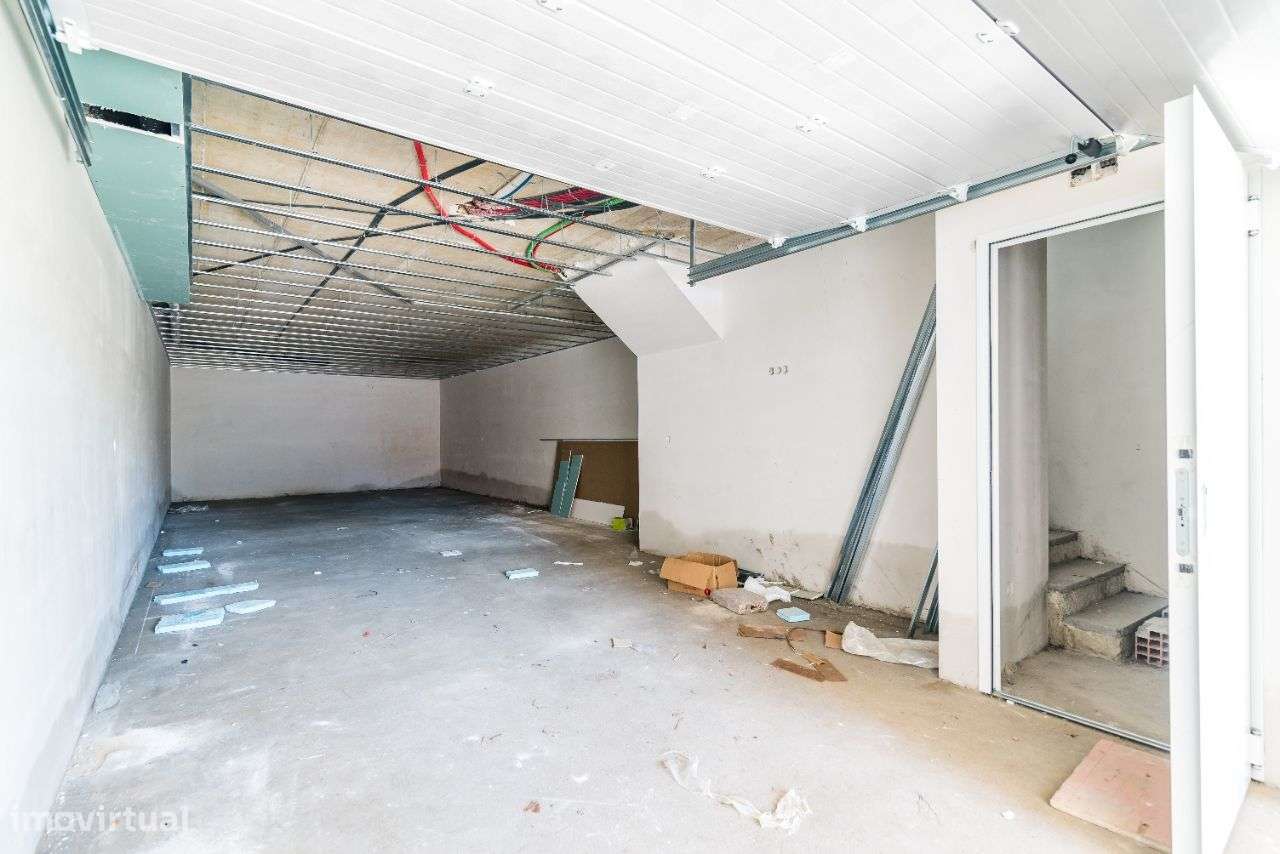 Moradia T3 Famões | Nova | Garagem | Terraço-15