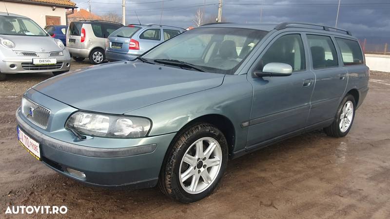 Volvo V70 2.4 D Momentum - 3