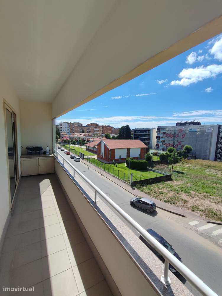 Excelente T3+1 ao lado do Parque da Rodovia - Grande imagem: 4/14