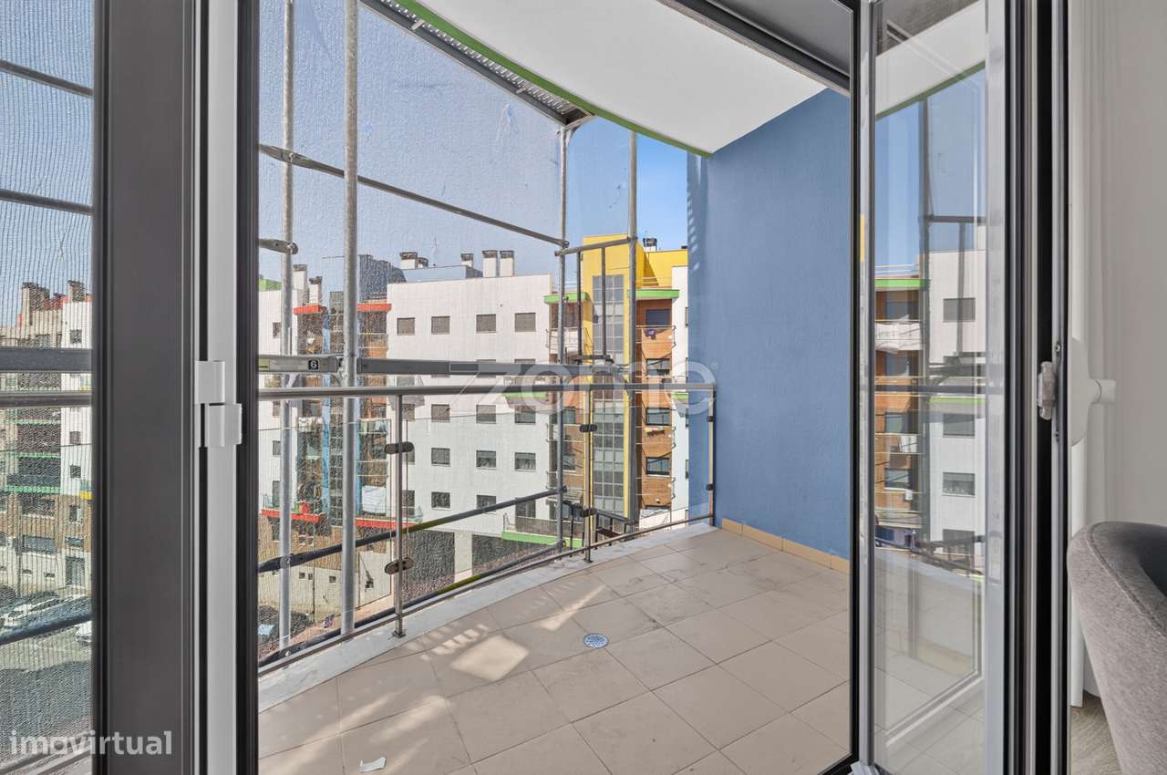 T2 de Excelência no Jardim da Amoreira com Box e Arrecadação-28