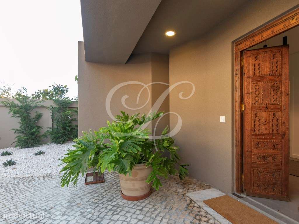 Moradia T5 c/ Piscina e Zona Lounge | Estoril-46