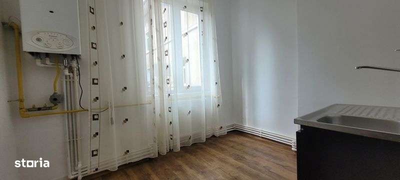 Apartament 2 camere in Onesti, etaj 1, zona centrala. - Imagine principală: 4/5