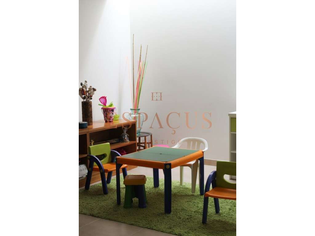 Moradia V4 com Vista Mar - Um Refúgio de Conforto e Elegância-55