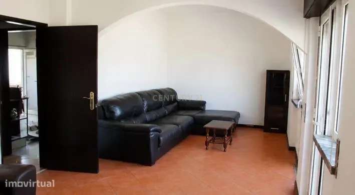 Apartamento T2 em Amora, Seixal - Oportunidade Única!-11