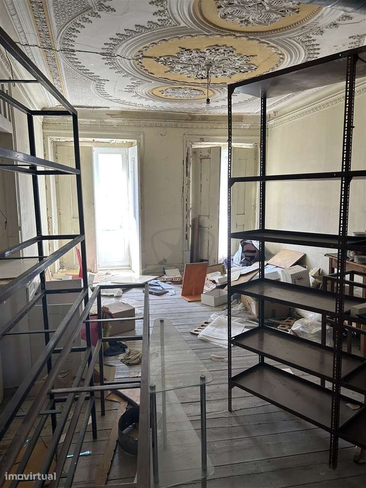 Prédio histórico na emblemática cidade do Montijo para reabilitar-9