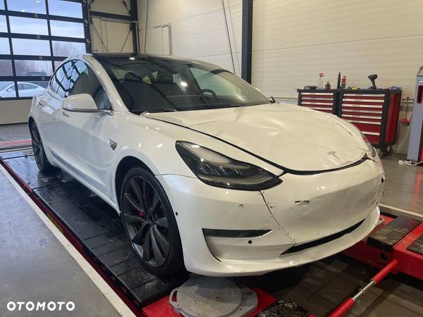 Tesla Model 3 - 1