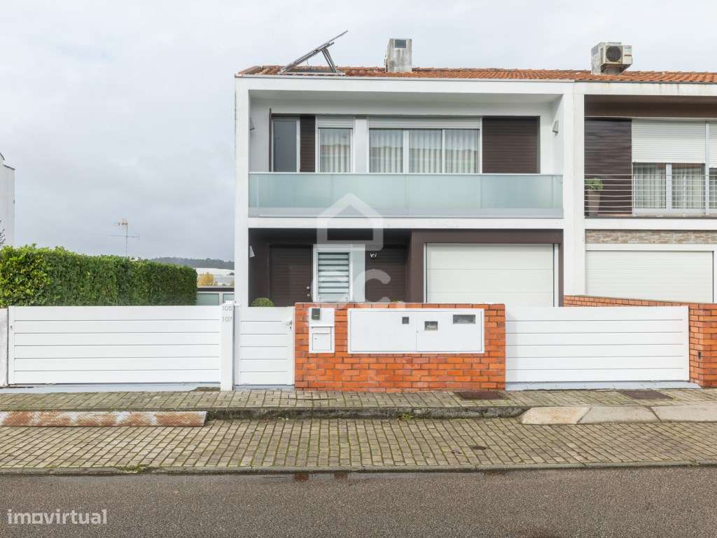 Moradia de Gaveto T3 em Ribeirão-38