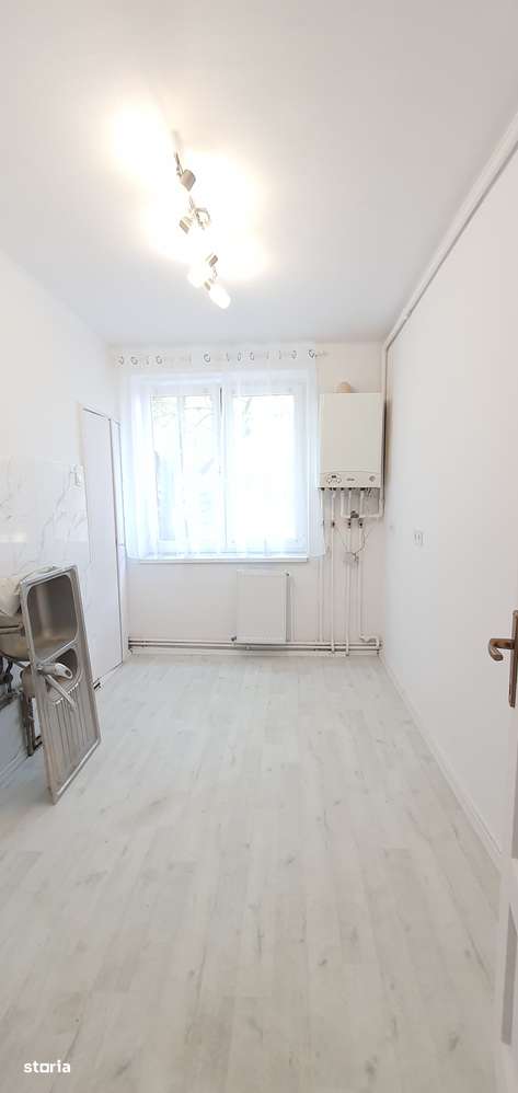 Vand apartament de 3 camere,etaj 1,zona Calea Dumbravii -Dioda-4