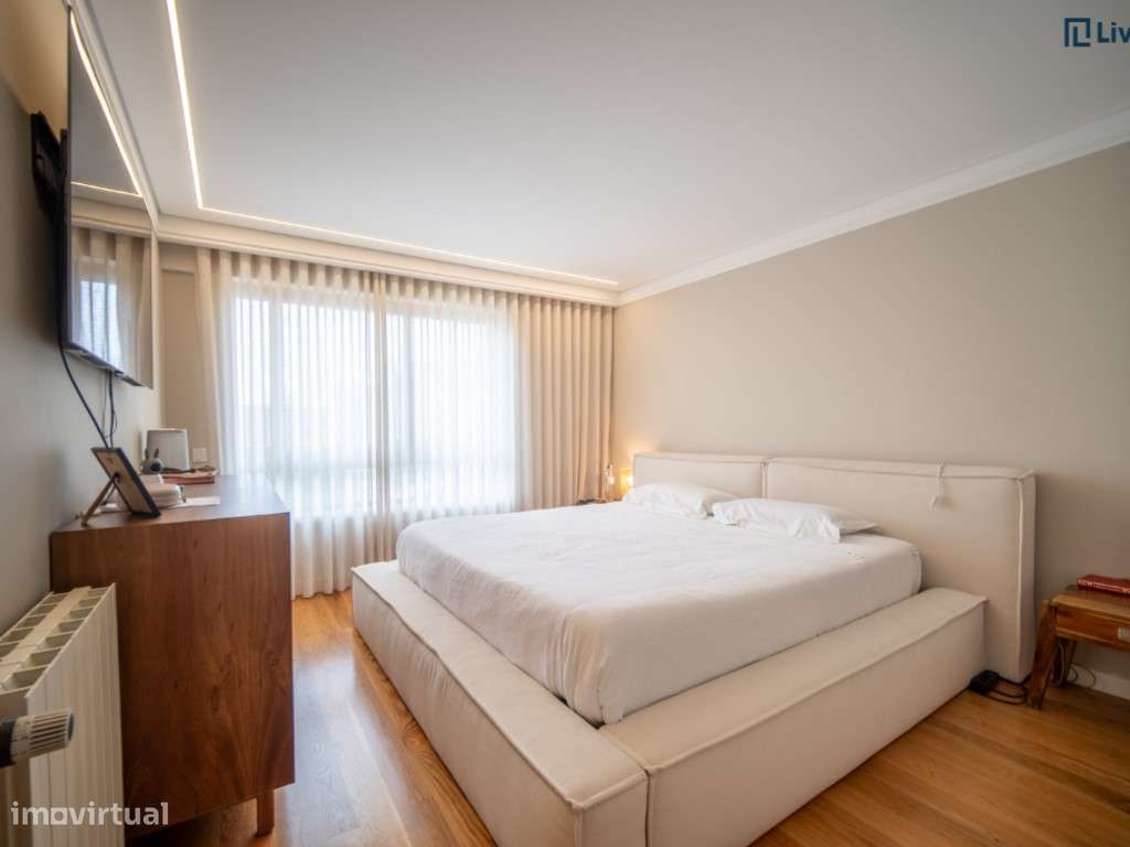 T4+1 de 200m² Renovado com 2 Suites-16