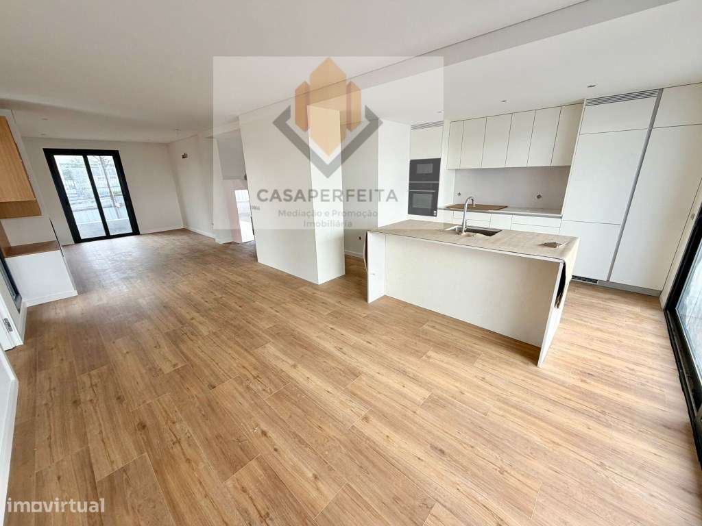 Moradia T3+1 com Terraço e Piscina - a 1000 metros da Praia da Mada...-6