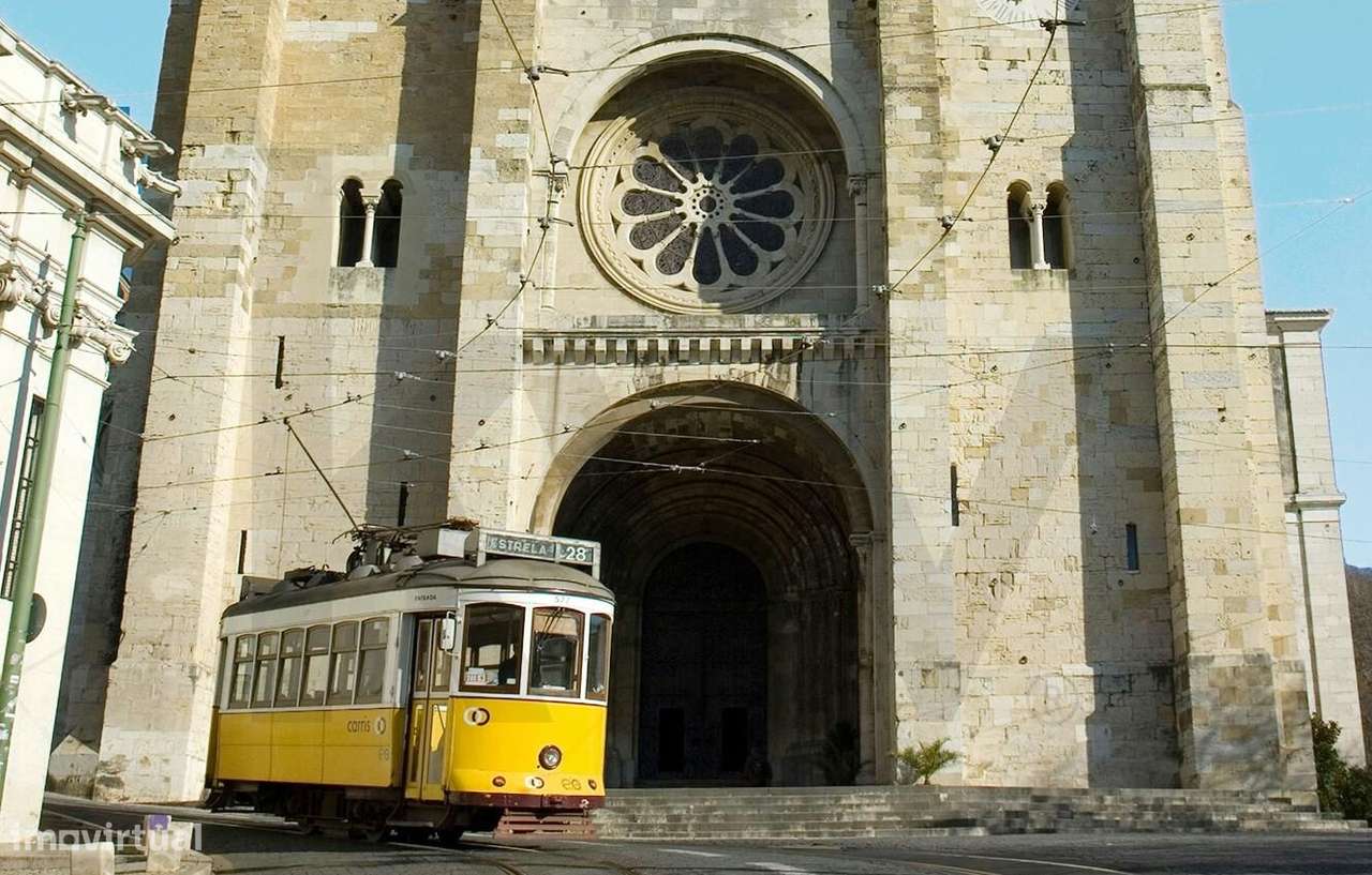 Prédio com elevado potencial de investimento, junto à Sé. - Grande imagem: 2/30