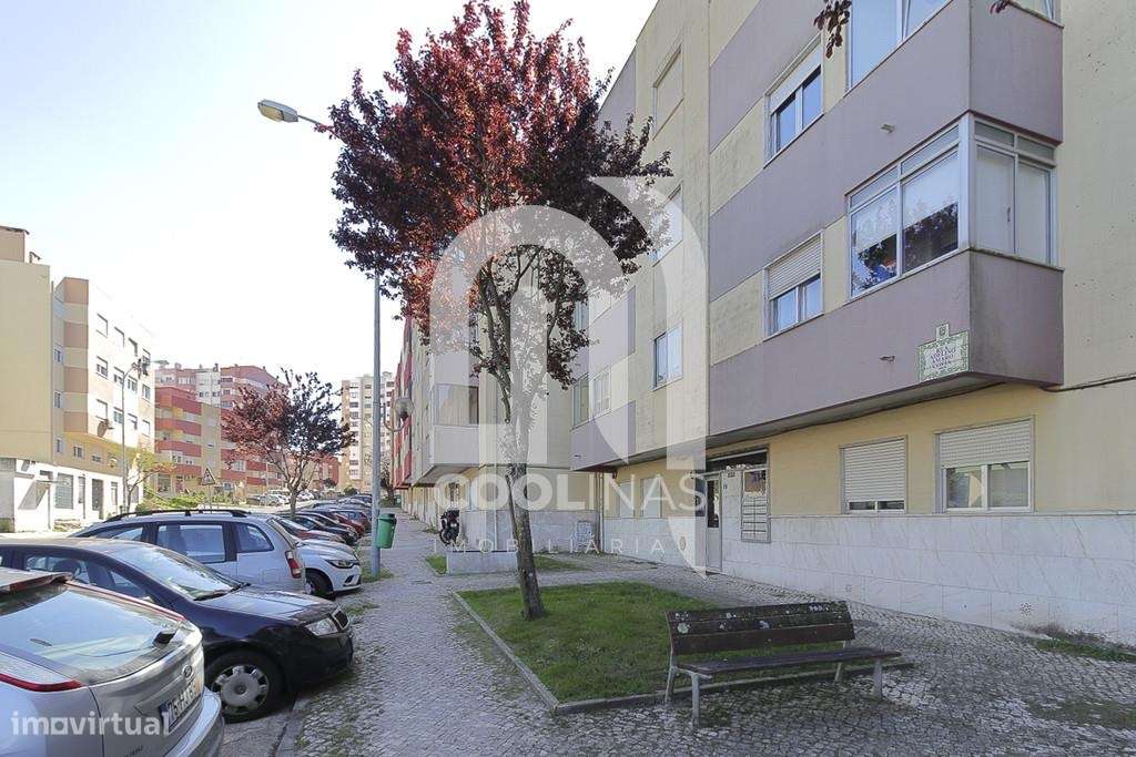 Apartamento T3 transformado em T2 no Borel.-23