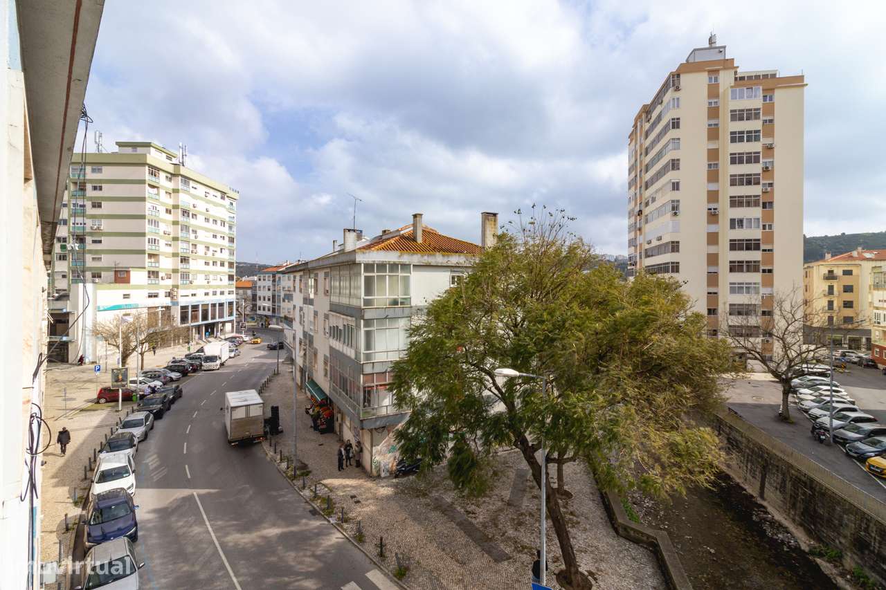 APARTAMENTO T3 | C/ ARRECADAÇÃO | ODIVELAS-26