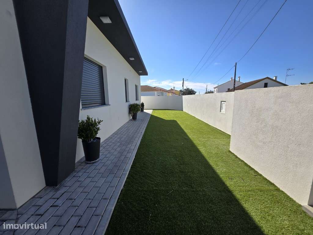 Moradia térrea T3 com garagem perto de Coruche-1