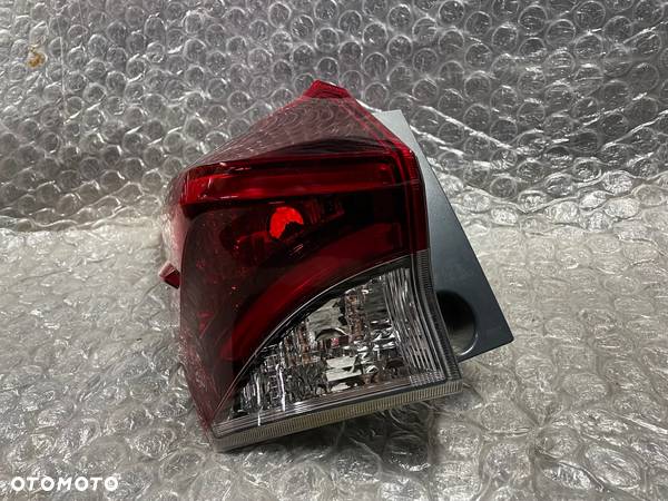 LAMPA TYŁ LEWA LED TOYOTA AURIS II LIFT KOMBI KOITO 02-353 - 2