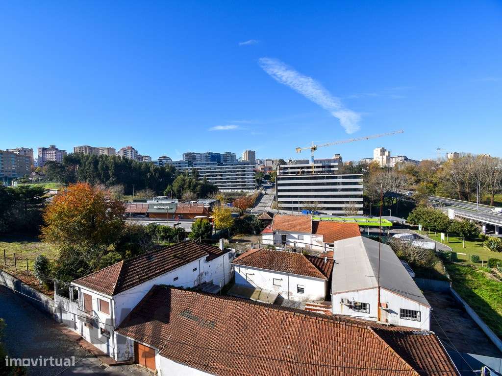 Oportunidade Única: T5 de Excelência no Condomínio Jardim das Camélias-20