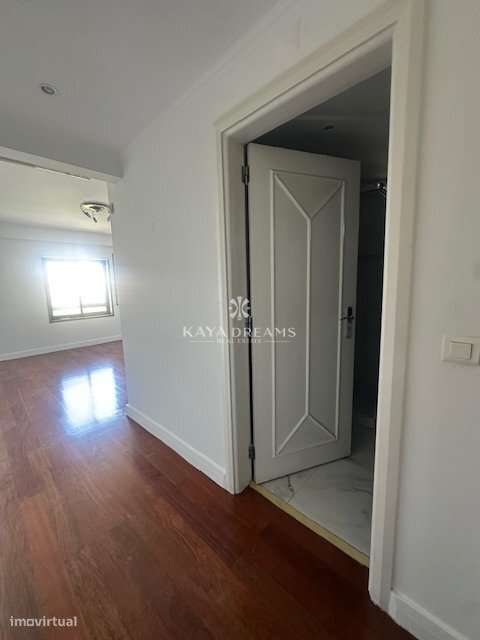 T6 para venda na Quinta Nova em Odivelas com 4 lugares de Parqueame...-23