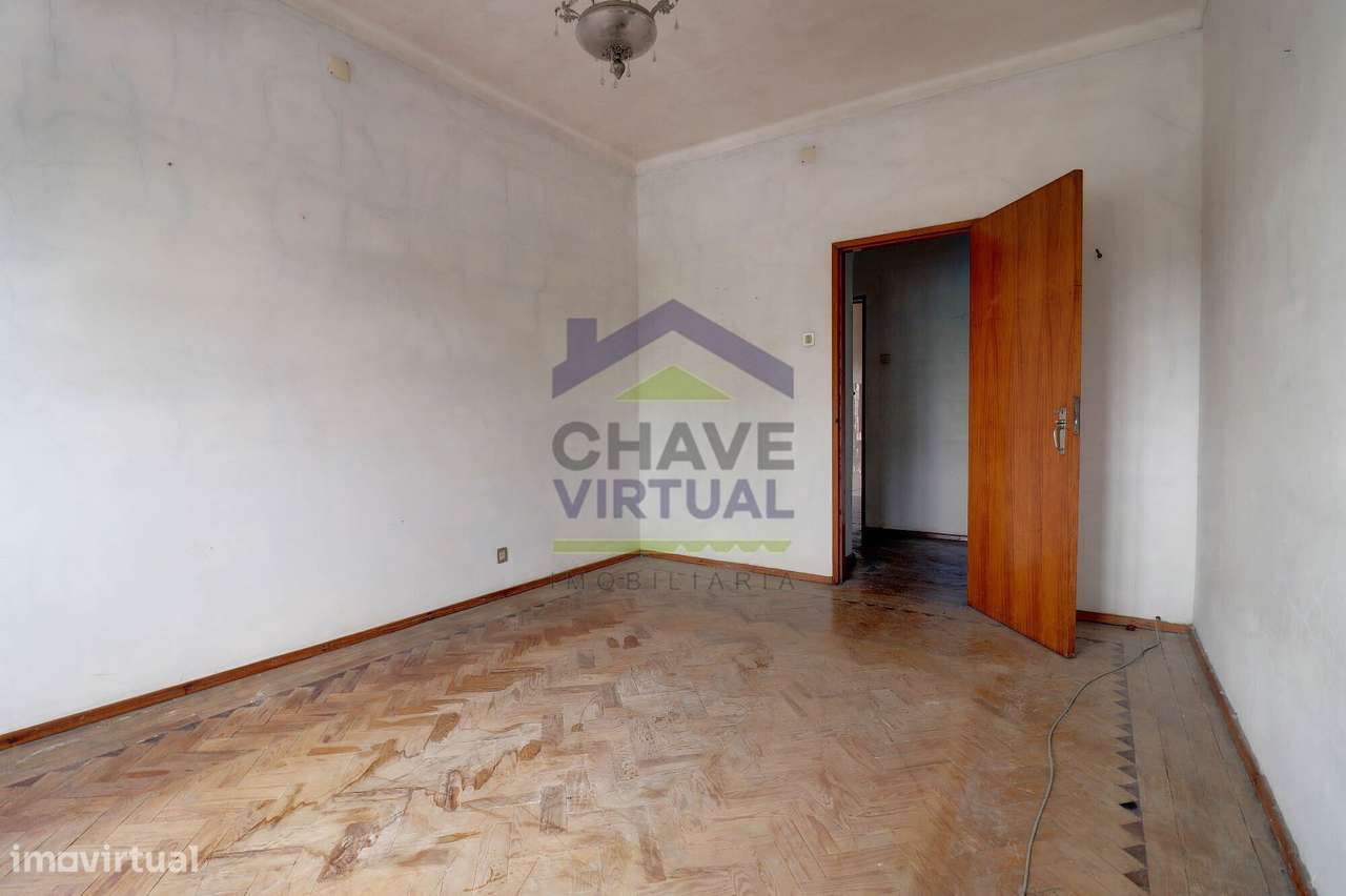 Moradia V4 com Quintal e Sõtão - Centro Bombarral-28