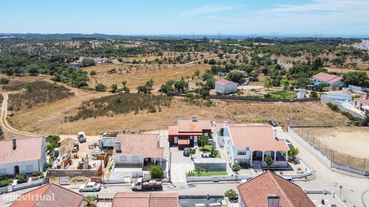 Moradia T2 Renovada com Quintal e Jardim – O Refúgio Ideal para Viver-20