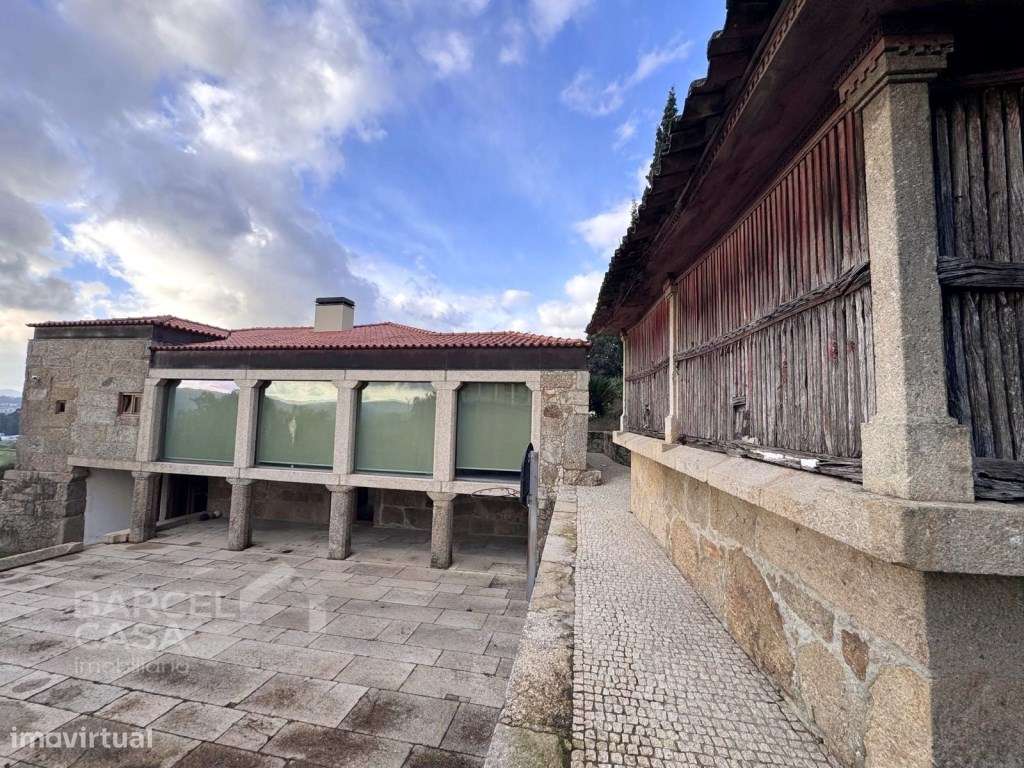 Moradia T4 em pedra, com piscina em Airó - Barcelos-38