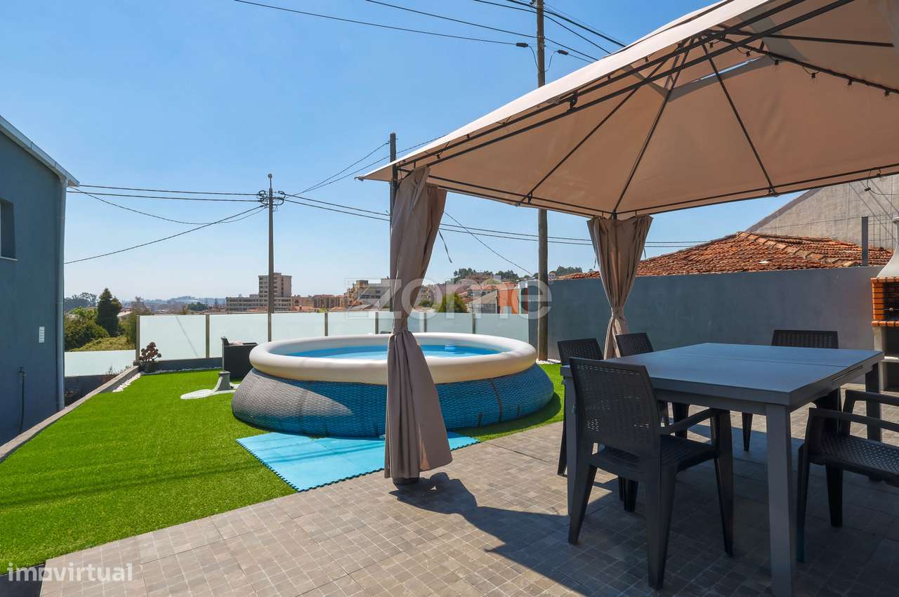 Moradia T1+1 Remodelada com Espaço Exterior – Fânzeres, Gondomar - Grande imagem: 2/39