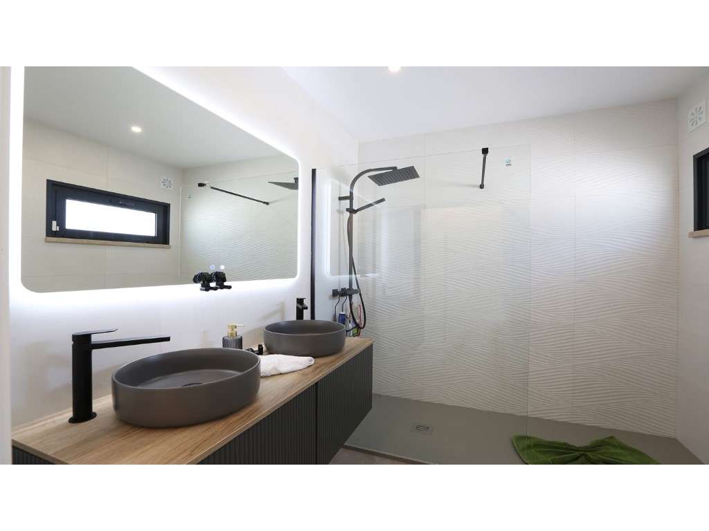 Moradia T4 Contemporânea com Piscina, Jardim e Excelente Localizaçã...-38
