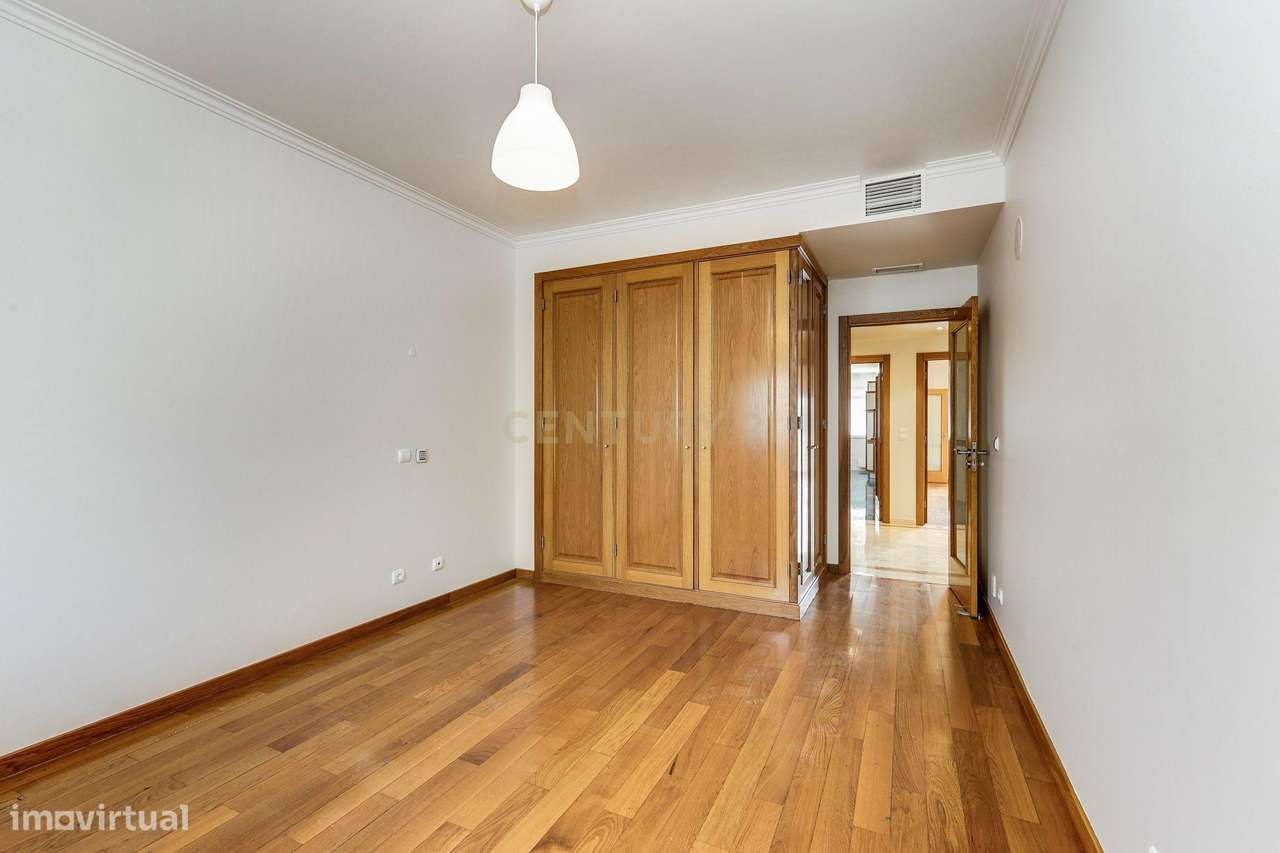 Apartamento T2 moderno, perto do Metro, garagem e arrecadação, Olaias - Grande imagem: 3/18