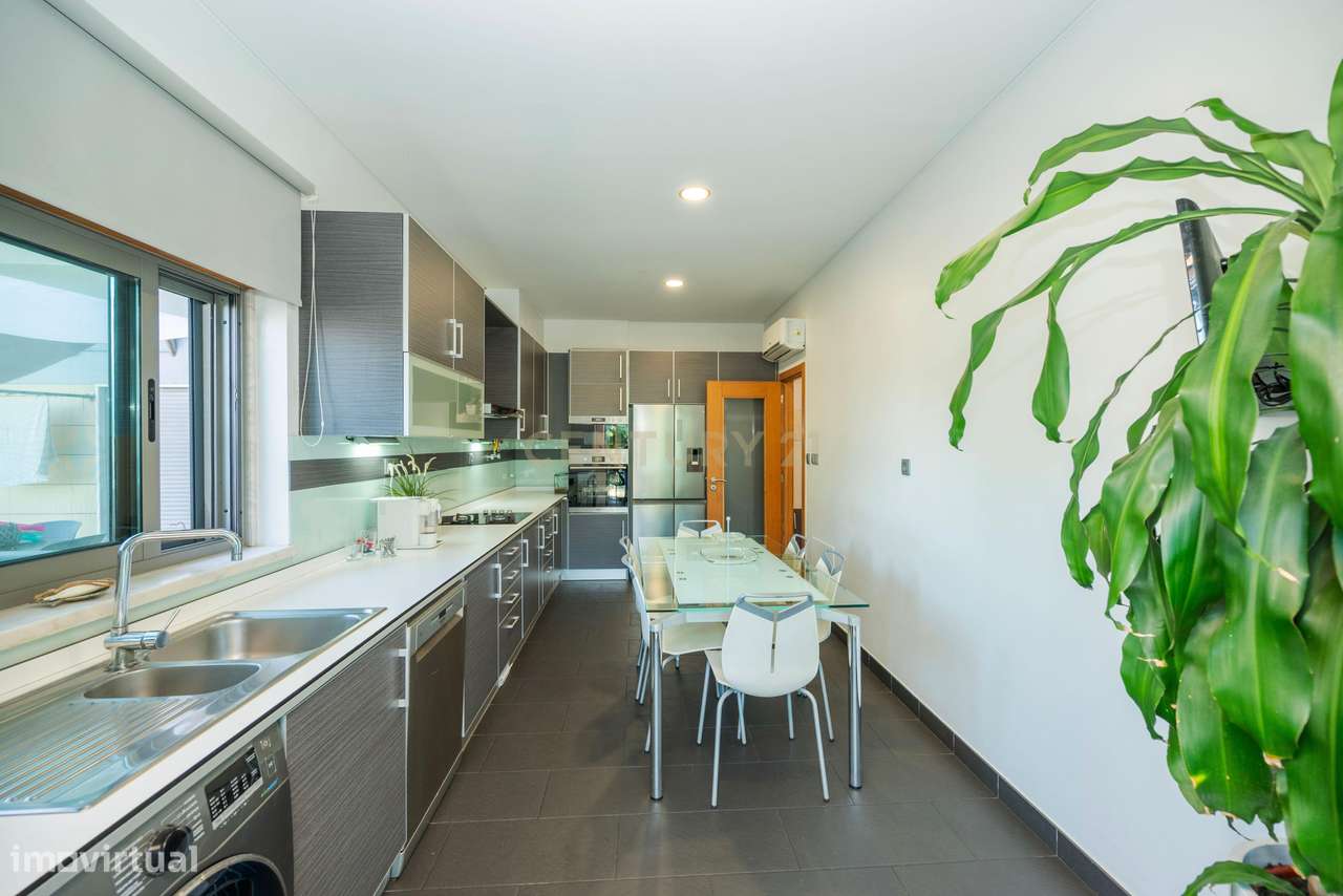 APARTAMENTO T4 DE SONHO NA AMORA | SEIXAL-8